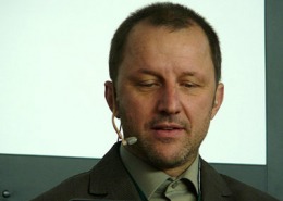 Tierarzt Dr Markus Aschenbrenner mit Headset
